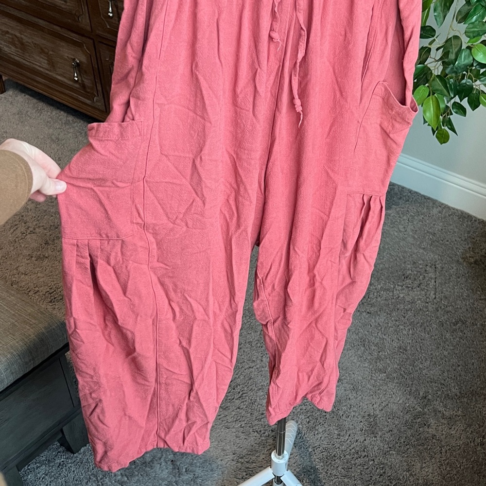 Women's Cropped Pants in Coral